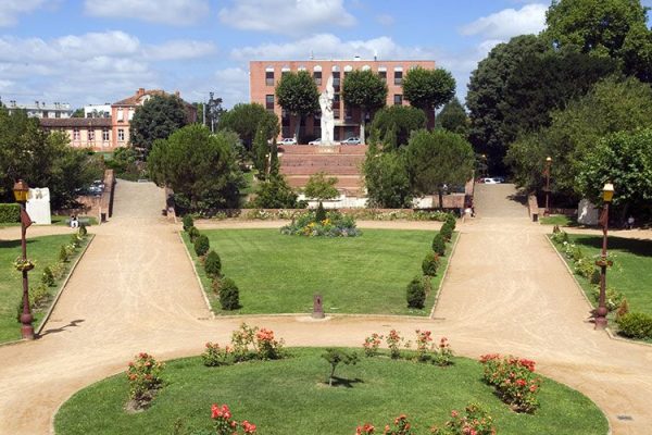 mairie-de-muret-decouvrir-la-ville-parc-clement-ader-statue-d-icare-44c88e91-1-